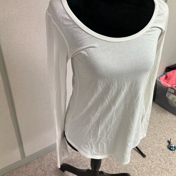 Lululemon white long sleeve - Picture 4 of 5
